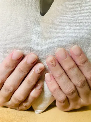 ネイル ECLAT エクラ所属・寺山 千鶴のネイルデザイン