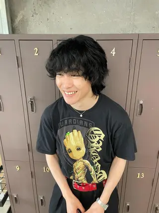 ショート カラー メンズ 鈴木瑛里／ブロンド ベージュ／男女のヘアスタイル