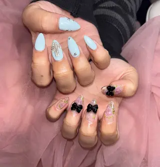 ネイル 𝐁𝐞𝐥𝐥 𝐦𝐞のネイルデザイン