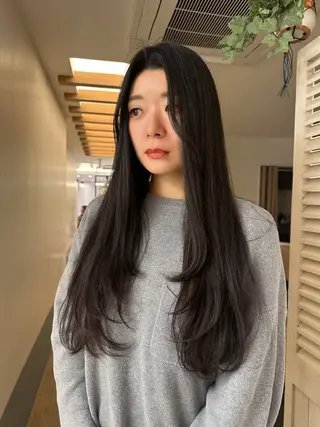 ロング カラー 安丸 結夏のヘアスタイル