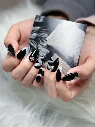 ネイル グロー ネイルのネイルデザイン