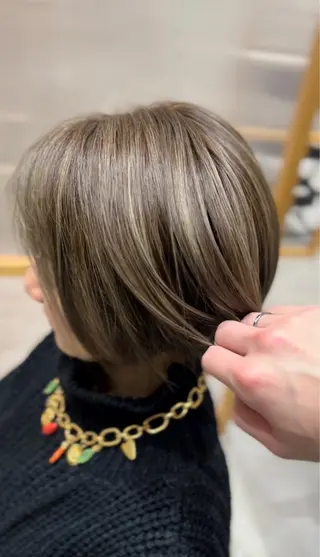 ショート カラー Blue高槻所属・ハイライト 透明感カラー松本のヘアスタイル