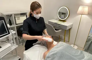 ハイフ&ドライヘッドスパ　SLIVIA所属・SLIVIA 毛穴洗浄&ヘッドスパのエステ・リラクイメージ