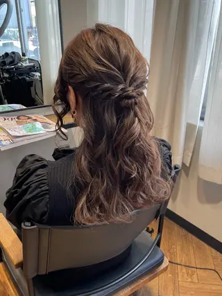 セミロング ヘアアレンジ 愛　莉/大阪美容室 /ケア・艶カラーのヘアスタイル
