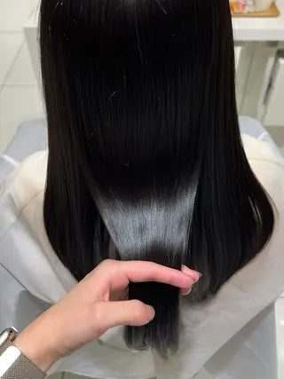 ミディアム AVANCE KAHOのヘアスタイル