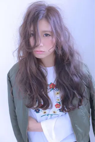 ロング 伊藤 裕貴のヘアスタイル