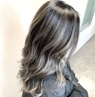 セミロング 松井那津子 /ハイライトブリーチのヘアスタイル