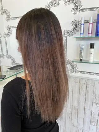 ロング 岡本 健秀のヘアスタイル