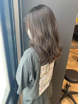 ミディアム カラー YUNA ユウナのヘアスタイル