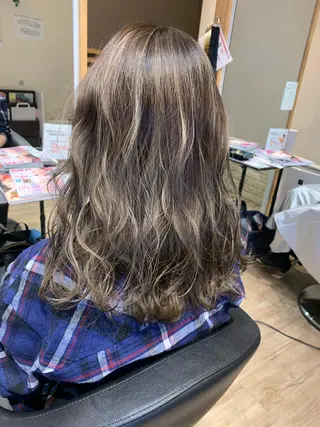 ミディアム カラー 大久保 隆蔵のヘアスタイル