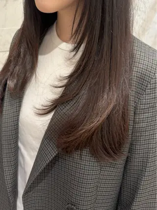 セミロング カラー レイヤー/顔まわり 透明感カラー柳澤優名のヘアスタイル