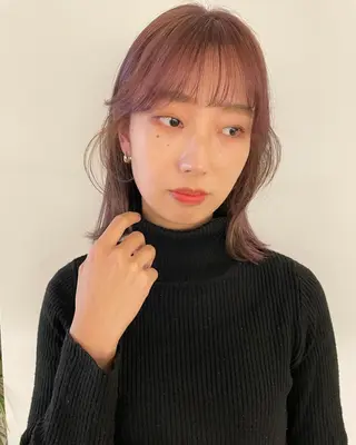 ミディアム カラー MIU/ルーツカラー 顔まわりレイヤーのヘアスタイル