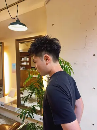 メンズ タツキ／レイヤー／ パーマ／艶カラーのヘアスタイル