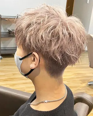 カラー メンズ arika オケシ　リョウダイのヘアスタイル