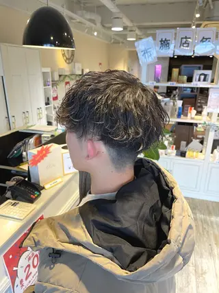 ミディアム パーマ メンズ tori六甲道所属・六反 仁哉のヘアスタイル