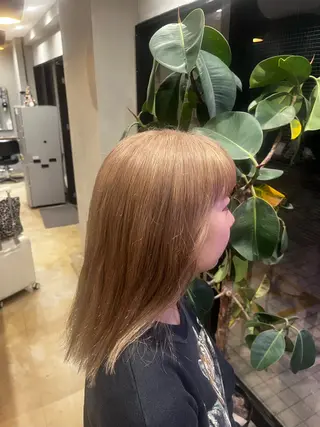 ミディアム まみ/暖色カラー /デザインカラーのヘアスタイル