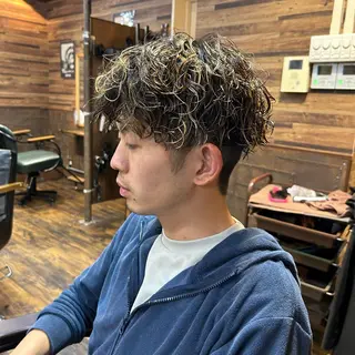 ショート カラー パーマ メンズ ツイスパ/メンズ特化 🦋𝑺𝑶𝑵𝑬のヘアスタイル