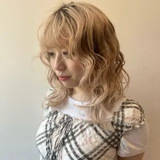 セミロング 伊藤ほのか /パーマ/ショートのヘアスタイル