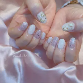 ネイル 𝘙𝘪𝘰𝘯𝘢 ...🕯🤍のネイルデザイン