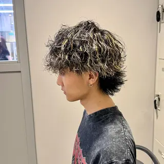 ミディアム カラー パーマ ヘアアレンジ メンズ 顔まわりカット の達人のヘアスタイル