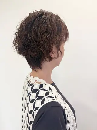 ショート パーマ 陰山 友咲のヘアスタイル