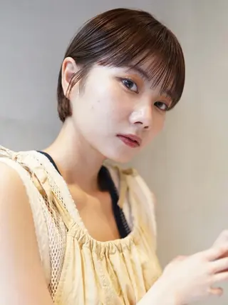 ショート effect横浜所属・切りっぱなしボブ/ 艶カラー/綾莉のヘアスタイル