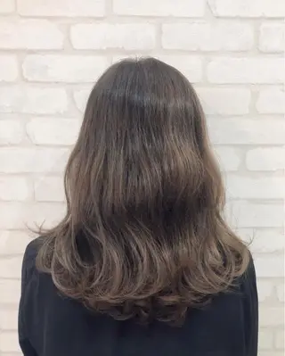 ミディアム 若山 敦のヘアスタイル