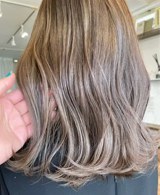 セミロング 川上 梨乃のヘアスタイル