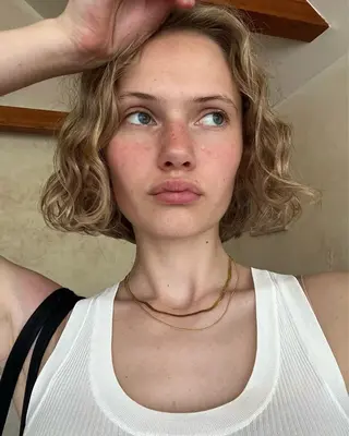 ミディアム 西村 絵美里のヘアスタイル