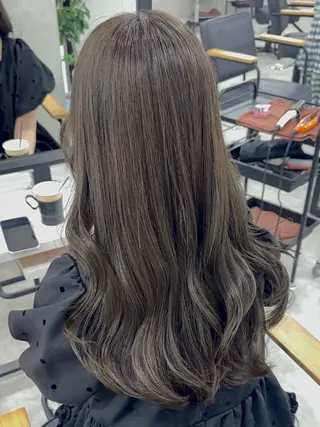 ロング カラー 赤み無し柔らかカラー 【梅田】madokaのヘアスタイル