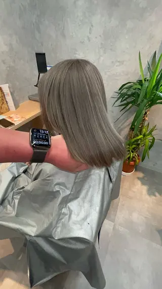 ミディアム motoトップカラー リスト/ブリーチカラのヘアスタイル