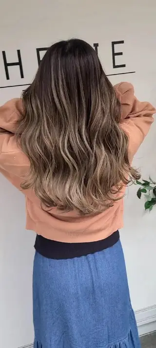 ロング カラー cherie所属・バレイヤージュ/ ハイライト/大内格のヘアスタイル