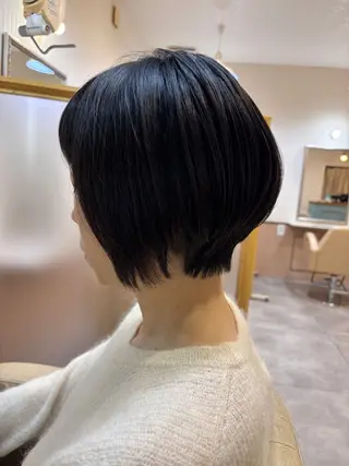 ショート シンセティックヘアデザイン所属・吉井 愛のヘアスタイル