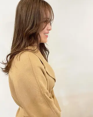 ロング カラー 佐藤 永夏のヘアスタイル