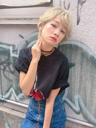 ショート カラー ウルフカット／吉村 桃子のヘアスタイル