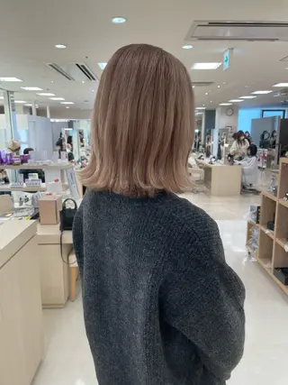 ミディアム カラー 顔まわりカット✄ ベージュカラー🧸のヘアスタイル