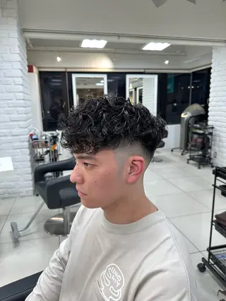 ショート パーマ メンズ フェザーパーマ職人 🪶ryosukeのヘアスタイル
