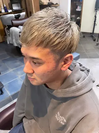 ショート カラー メンズ 絹村 健人のヘアスタイル