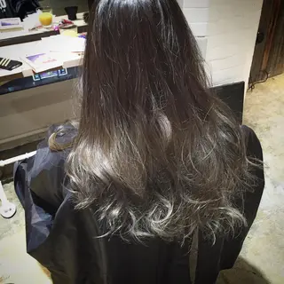 セミロング ロング カラー パーマ メンズハイトーン メンズバレイヤージュのヘアスタイル