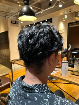 パーマ メンズ インナーカラー🌏 櫻井海星のヘアスタイル