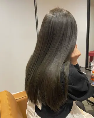 カラー maina/透明感 ベージュ/ブラウンのヘアスタイル