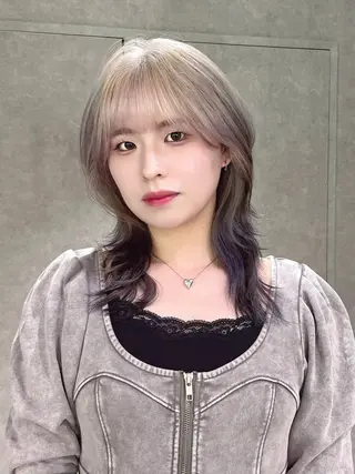 ミディアム カラー yu-kaハッシュ カット/韓国レイヤーのヘアスタイル