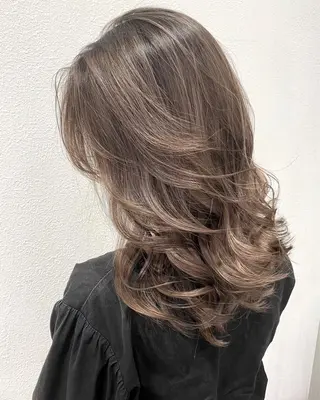 セミロング ヘアアレンジ シアーベージュニスト 🥣大石亜里紗のヘアスタイル