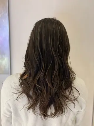 ロング カラー コテ巻きパーマ 藤野佑成のヘアスタイル