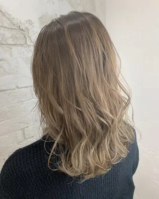 セミロング 🌈ハイライトカラー 🌈naokoのヘアスタイル