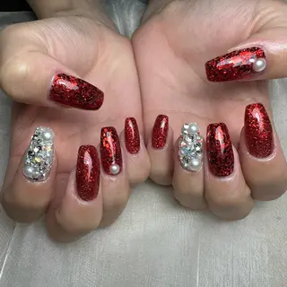 ネイル repos~ルポ~所属・里見 麗のネイルデザイン