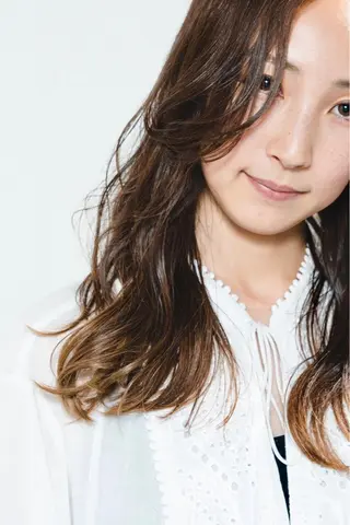 セミロング カラー シェアハピ ヤマモトのヘアスタイル