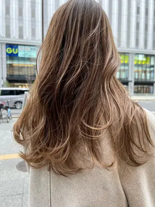 ロング カラー ツキノキ ミナのヘアスタイル