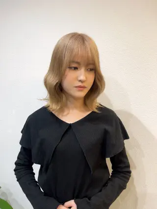 ミディアム カラー ユナ🎀レイヤー /韓国/ハイトーンのヘアスタイル