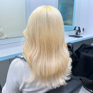 セミロング カラー ブリーチカラー 🩵MIZUKIのヘアスタイル